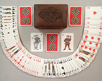 RARE vieux jeu de cartes à jouer de casino français du roi Arthur et les chevaliers de la table ronde dans une vieille boîte en bois sculptée