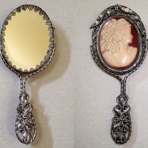 Beau vieux vintage mini miroir à main miniature en métal orné de pierre de couleur argent camée décoré