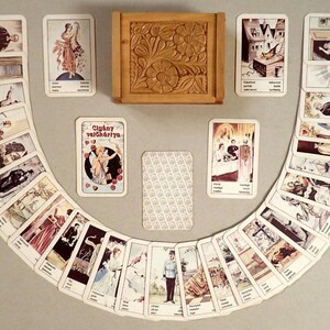 Mazzo di carte zingare retrò molto antico, oracolo e divinazione, in scatola di legno intagliata, Ungheria Budapest