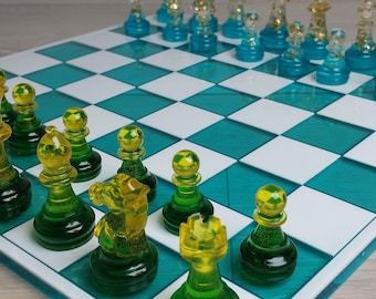 Set di scacchi in resina epossidica / Pezzi degli scacchi personalizzati in diversi colori / Scacchi Green Gold / Regalo personalizzato per persona speciale / échiquier résine