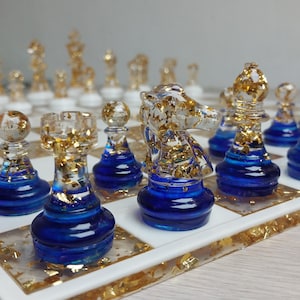 Custom resin chess set with board | Size of King 7cm (2.75 inches) | Unique chess pieces | Modern figures | scacchi epoxide