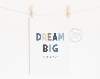 Lámina infantil con temática espacial &quot;Sueña en grande, pequeño&quot; / Póster con palabras de afirmación para dormitorio de niños y niñas / Arte de pared descargable para habitación infantil