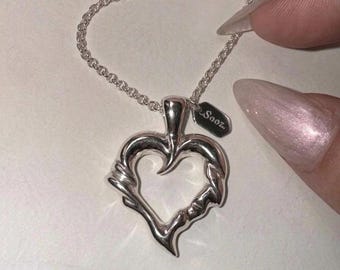 Collar de corazón de espinas de plata de ley: colgante gótico romántico tallado a mano de Sooz