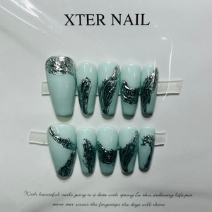 Appuyez sur les ongles