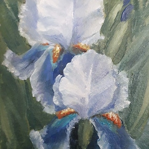Mini pintura al óleo original sobre caballete pequeño. 3,9 x 9,9 pulgadas. Detalles en blanco y azul. Flores azules.