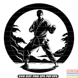 Op de afbeelding: Zwart-witte silhouet van een karatebeoefenaar in een vechtpositie, met een zwarte band, staand voor een gestileerd berglandschap. De afbeelding is in een cirkel geplaatst.