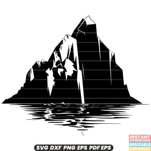 Op de afbeelding: Zwart-witte silhouet van een bergtop die uit het water oprijst. De berg reflecteert in het water eronder.