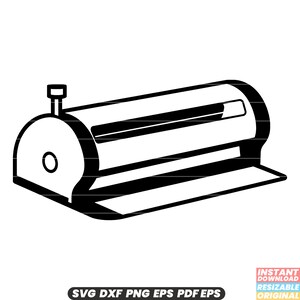 Op de afbeelding: Zwart-wit illustratie van een papiersnijder. De snijder heeft een cilindrisch lichaam, een kleine handgreep en een rechthoekige opening. De basis is plat met een mesbeschermer. De tekst "SVG DXF PNG EPS PDF EPS" staat onderaan.