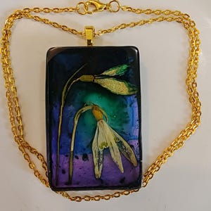 Snowdrop Resin Necklace Terrarium Botanical with Real Snowdrop in a Green to Purple Necklace Gift for Her Nature Inspired Boho Gift Jewelry