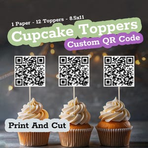 Peut inclure: Trois cupcakes avec un glaçage blanc et un topper de code QR noir et blanc sur chacun. Le texte "Cupcake Toppers" et "Custom QR Code" est en haut de l'image. Le texte "Print And Cut" est en bas de l'image.