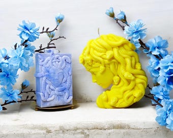 Vela Medusa grande (390 g) / Vela de pilar con forma de estatua / Cabeza de mujer con serpientes / Cera escultural de soja y colza