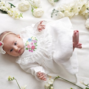 Witte linnen doopjurk | Linnen jurk met lange mouwen | Geborduurde bloemenjurk | Lentejurk voor peuters | Bloemenmeisje | Cadeau kraamcadeau