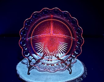 Dalzell Viking Yesteryear 24oz Pitcher in Cranberry Pink