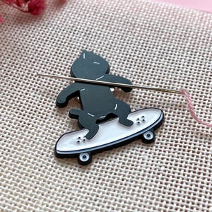 Skateboard cat needle minder, Funny needle nanny for embroidery and cross stitch, Black cat magnet, Needle work supplies, Needle keeper
