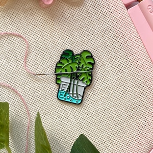 Monstera needle minder, Plant needle minder, Floral needleminder, Needle holder for cross stitch, Sewing accessories, Enamel needle nanny