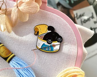 Kawaii Cat Magnetic Needle Minder, Cute Enamel Needle Magnet for Cross-Stitch, Needle Storage & Stitching Accessory, Gift for Stitchers