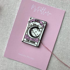 Aide-mémoire pour carte de tarot lune, Fournitures créatives en acrylique, Cadeau pour brodeuse, Accessoire Xstitch, Objets magiques, Aimant aiguille, Broderie