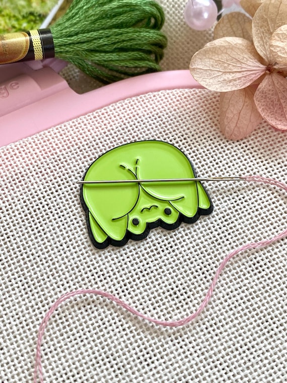 Funny frog enamel needle minder, Cute frog needle magnet, Kawaii magnetic needle minder, Needle nanny for embroidery, Cross stitch supplies
