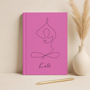 Diario de yoga personalizado, regalo de autocuidado, regalo para instructores de yoga, planificador de mindfulness, regalo personalizado para amantes del yoga, agenda de yoga, cuaderno de bienestar