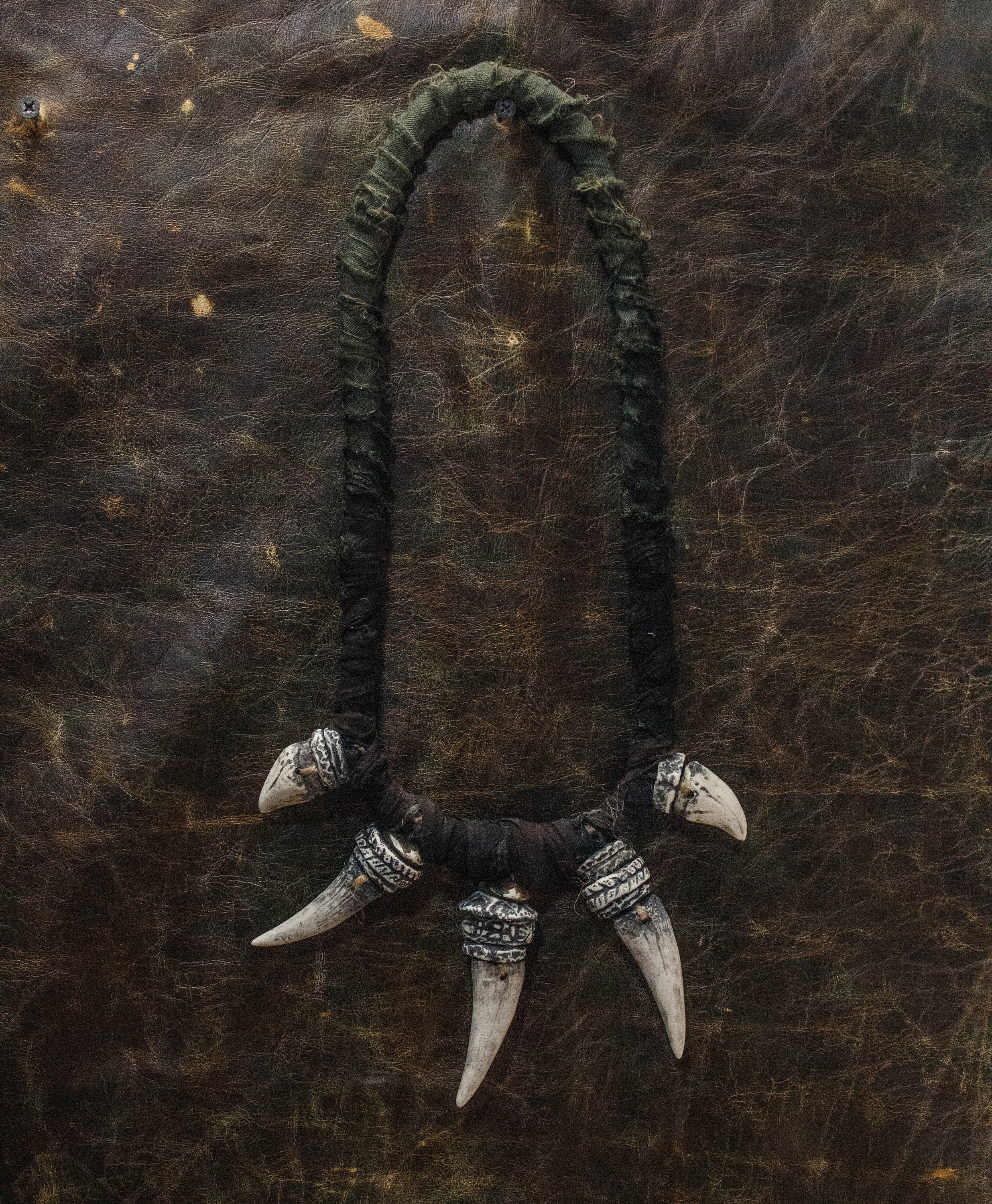 Traje de xamã ConQuest of Mythodea | Presas de fantasia LARP | Presente para amantes do terror | Acessório para festival | Baltic LARP Fest | Produtos LARP