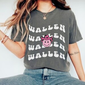 Komfort Farben Wallen Konzert T-Shirt, Frauen Country Shirt Morgan Wallen Trendy Cute Groovy Space Cowgirl Ästhetik, Rodeo Fashion Tee