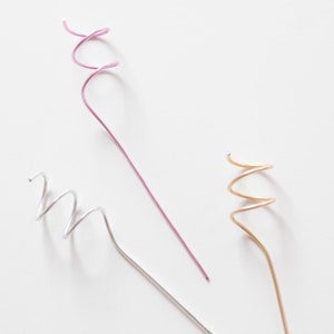 Supporto per piante con foglie a spirale in filo metallico