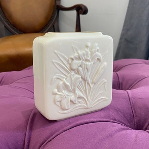 1980’s Lenox 24k gold rim ivory vase