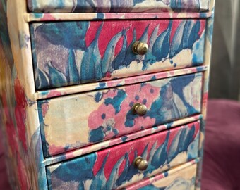 Cardboard chest of drawers