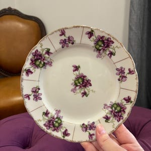 Purple flower plate