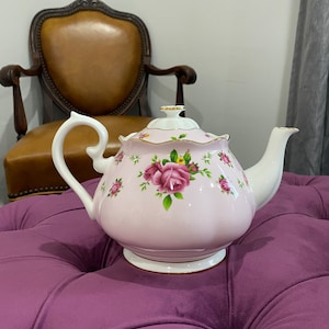 Royal Albert New Country Roses teapot