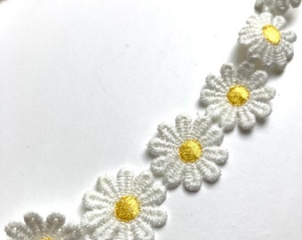 Floral lace, border for DIY and sewing projects - daisies or marguerites