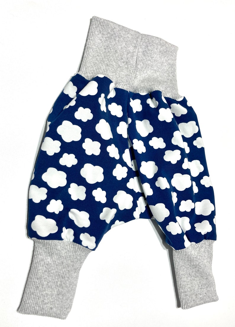 Pantalon évolutif en coton biologique, motif nuages. Garçons, Filles, Neutre. Bestseller Pantalon Pour Bébé image 4