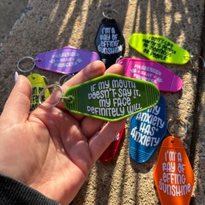 Retro Motel Keychain: Funny Acrylic Vintage Style