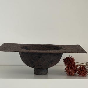 Ciotola rettangolare unica - Piatto in argilla di carta color terra - Centrotavola Wabi Sabi - Decorazione Japandi originale - Recipiente marrone rustico unico nel suo genere