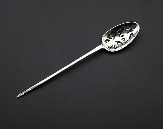 A George II Period, London c1732, Sterling Silver Mote Spoon