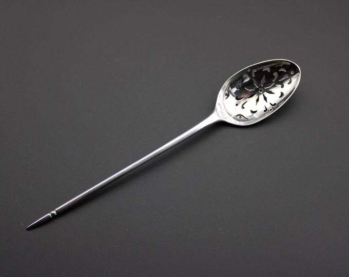 A Wiilliam Eaton, George III Period, London c1830, Sterling Silver Mote Spoon