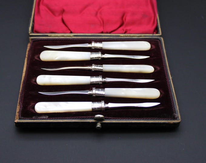 A Cased Set of Six George V  Mother of Pearl Handle, Silver-Mounted Oyster Picks