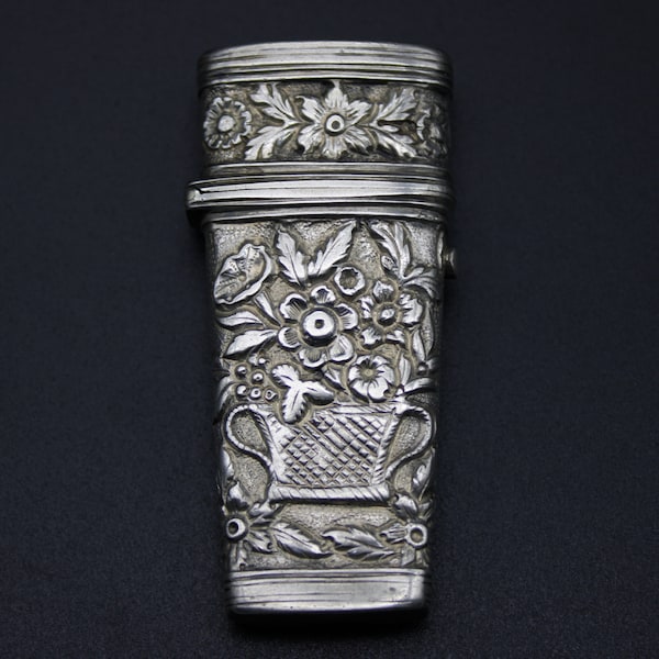A George IV Sterling Silver Etui / Needle Case