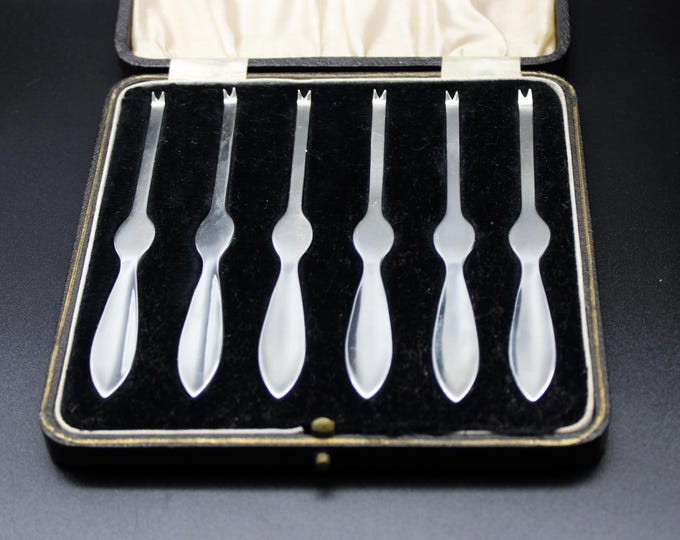 A Cased Set of Six George VI Period Sterling Silver Crab Picks