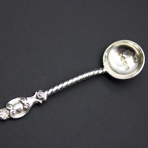 A Robert Harper, London 1864, Silver Condiment Spoon