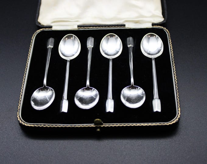 A Cased Set of 6,  Roberts Dore Ltd, Elizabeth II 1946, Sterling Silver Coffee Spoons