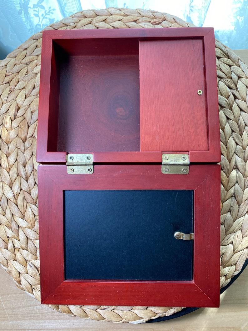 Vintage Music Box, Made for Corners of the World, 1996. Plays Waltz of