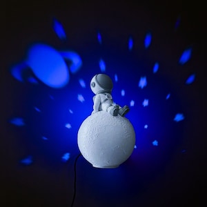 3d Printed Wondering Astronaut Night light