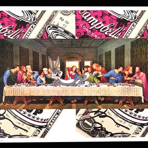 Peut inclure: Une estampe humoristique représentant une version pop art de La Cène de Léonard de Vinci. La peinture représente Jésus et ses disciples à table, avec Bugs Bunny remplaçant Judas. L'arrière-plan est un collage de billets de dollar et de boîtes de soupe Campbell's.