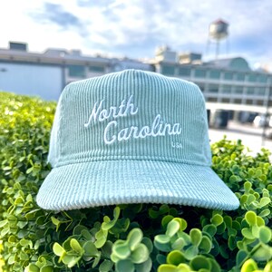 ノースカロライナ州、アメリカ合衆国 コーデュロイ スナップバックハット Agave Green