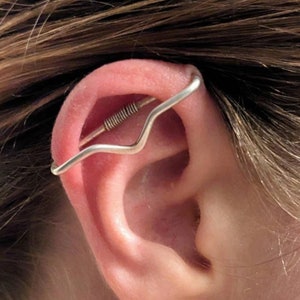 V Smooth Industrial Ear Bar - Piercing Industrial - Barra Industrial - Joias Industriais - Brinco de Cartilagem - Brinco de Cartilagem - Barra de Orelha
