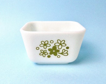 Vintage Spring Blossom Pyrex Fridgie | 501 B