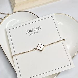 Pulseira inicial de quatro folhas da sorte