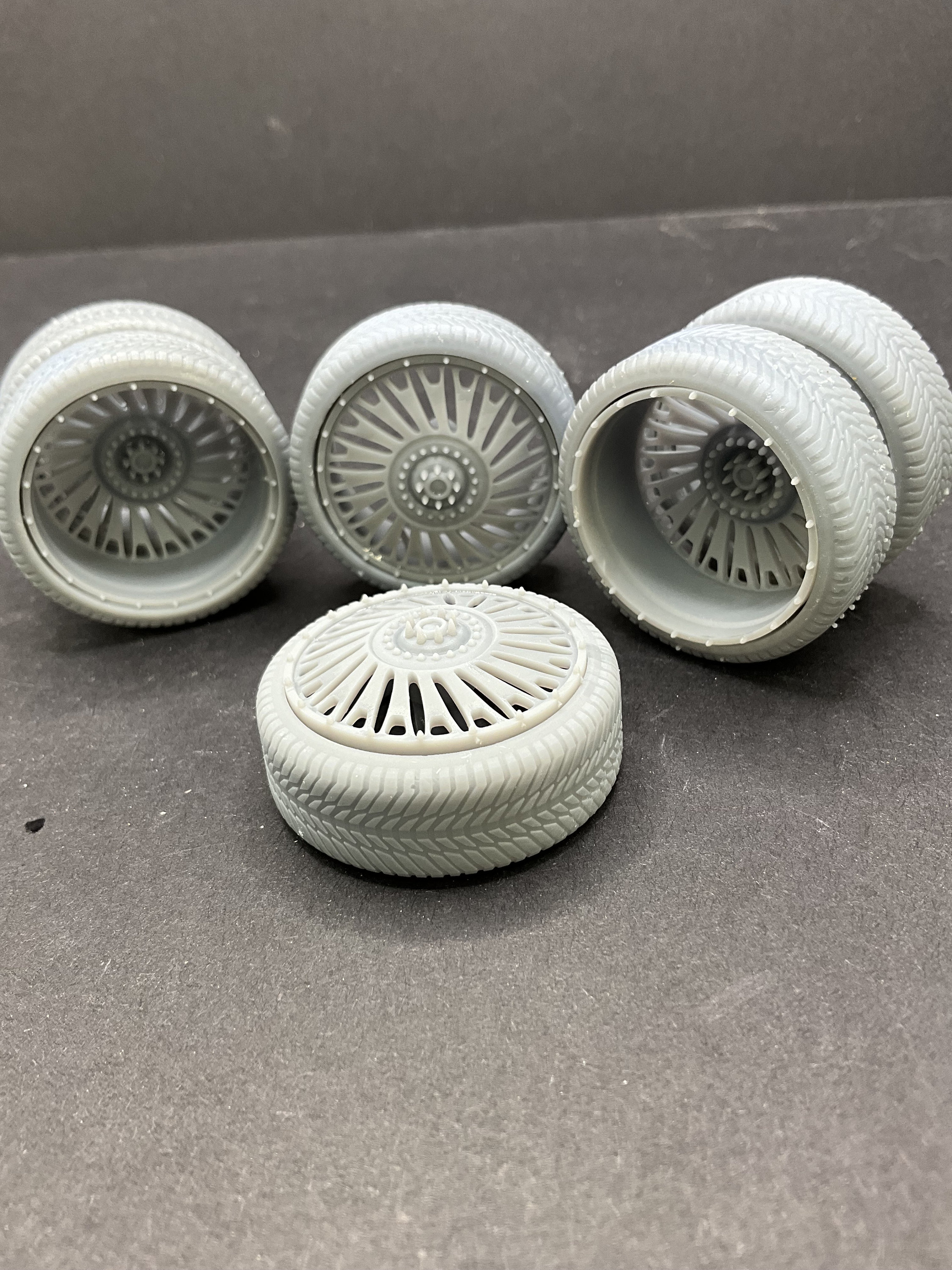 Set Ruote Complete In Resina 1:24 Per Modellismo – Stile Rolls-Royce, Non Colorate