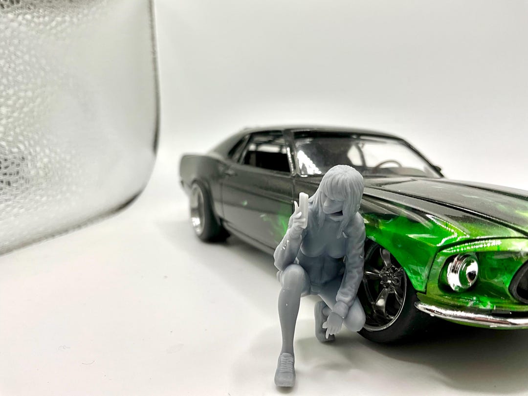 1/25 Scale Kneeling Selfie Girl - Etsy